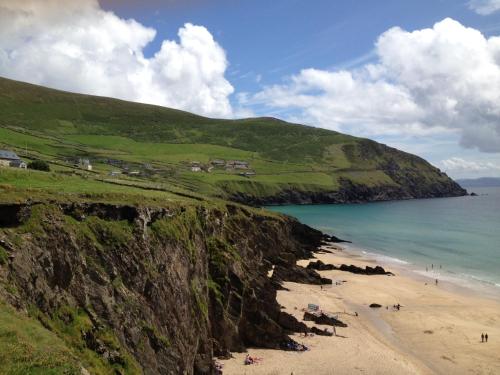 a view of a beach and the ocean with people on it at An Portán Guest House in Dunquin