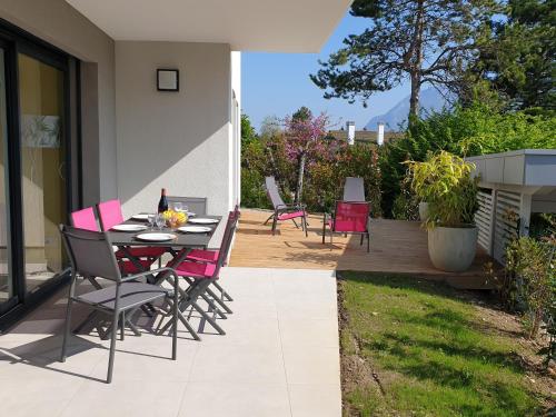 Zahrada ubytování L'appartement JARDIN avec vue montagnes