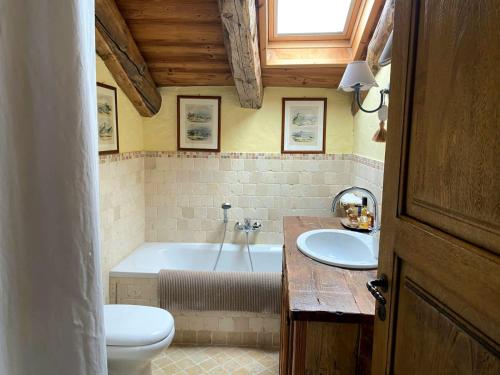 a bathroom with a tub and a sink and a toilet at Maison Fort Bovet #Bluchalet in La Salle