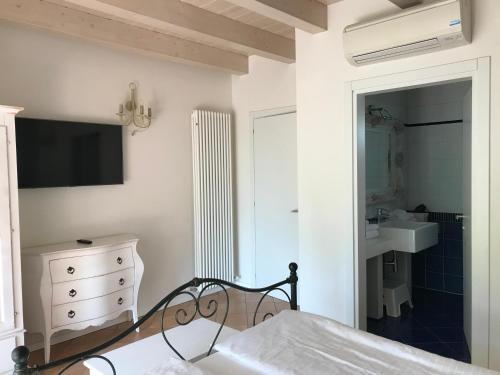 a bedroom with a bed and a sink and a mirror at Agriturismo Maso Bergot in Arco