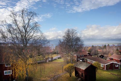 a small village with houses and trees on a cloudy day at Åkerblads Hotell Gästgiveri Spa in Tällberg