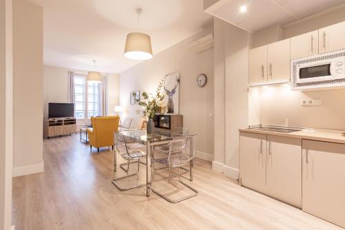 Kuchyňa alebo kuchynka v ubytovaní Urbe10 Angel Suites 2 Bedrooms Apartment 2A
