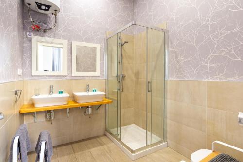 Koupelna v ubytování Urbe10 Angel Suites 1 Bedroom Apartment 3C