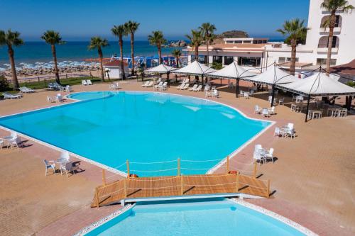 Бассейн в Hotel Baia D'oro или поблизости