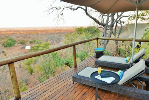 Ghoha Hills Savuti Lodgeにあるバルコニーまたはテラス