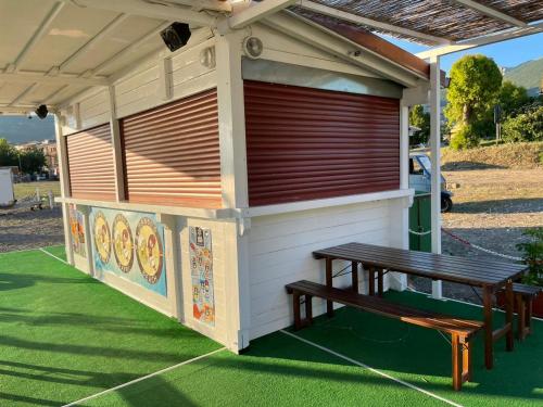 a building with a bench in front of it at Sansi´s Sapri Camere in Sapri