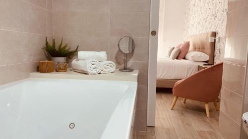 Ванная комната в Destino Guadalest - Apartments by Cases Noves
