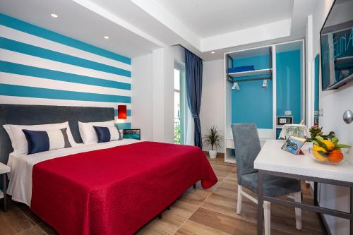 A bed or beds in a room at Hotel Angelina