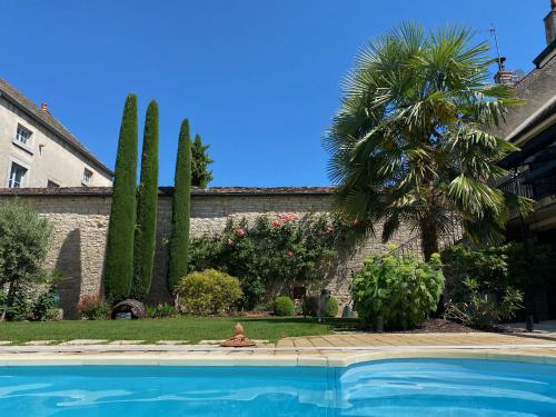 Bazen u objektu "LE JARDIN" Chambre de charme, piscine à Meursault ili u blizini