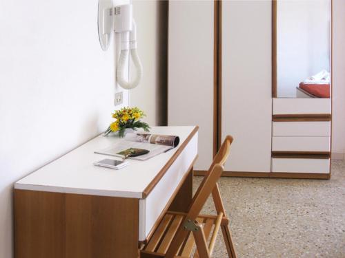 Gambar di galeri bagi Hotel Ciondolo D'Oro 5 minuti da Rimini Fiera CON PARCHEGGIO INCLUSO di Rimini