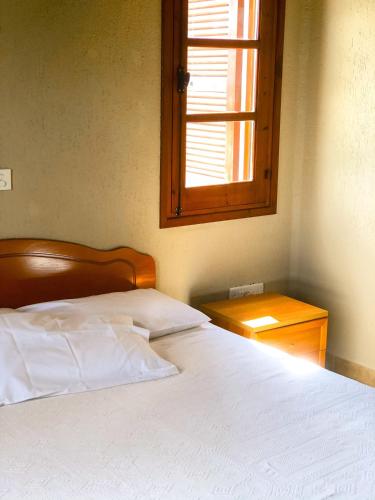 Ein Bett oder Betten in einem Zimmer der Unterkunft Koutsini Villa