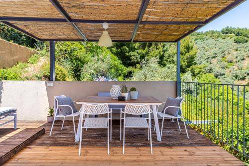 Balkón nebo terasa v ubytování Skiathos Gea Villas