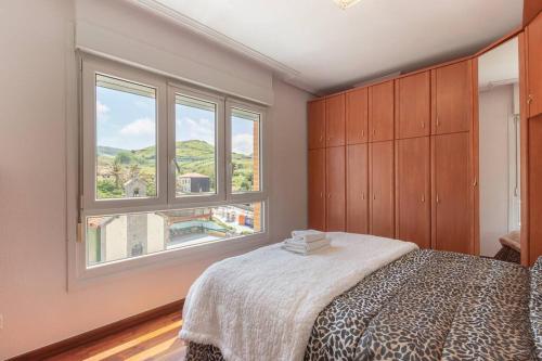 Ένα ή περισσότερα κρεβάτια σε δωμάτιο στο Muskiz Solarium Beach by Next Stop Bilbao
