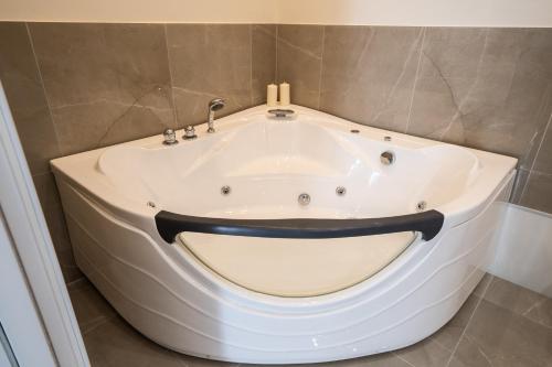 a bath tub with a face painted on it in a bathroom at Amaris in Palermo
