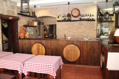 Ο χώρος του lounge ή του μπαρ στο Venceslau Wine Boutique Hostel