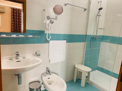 a bathroom with a sink and a toilet and a shower at PICCOLO HOTEL Con Access ZTL !!! Ɲel Ƈentro Storico di Ƒirenze !!! in Florence