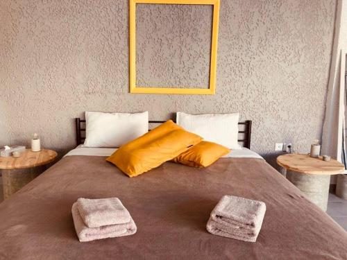 Postel nebo postele na pokoji v ubytování 21 Suites Deluxe Stay Near The Airport