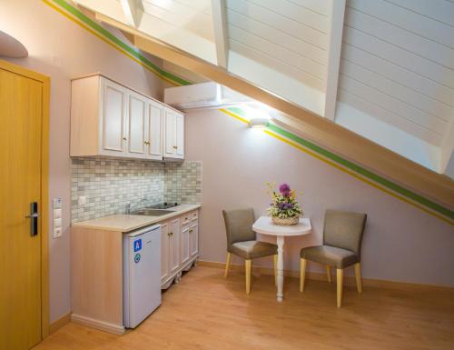 a kitchen with a table and chairs in a room at Hotel Maistrali in Parga