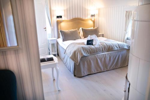 Säng eller sängar i ett rum på Åkerblads Hotell Gästgiveri Spa
