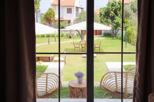 Κήπος έξω από το Huzurla otel