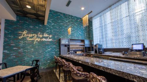 a bar in a restaurant with a green brick wall at Holiday Inn Club Vacations New Orleans Resort in New Orleans