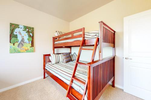 Двуетажно легло или двуетажни легла в стая в Village Loop in Eagle Crest