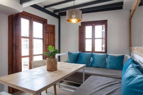 a living room with a blue couch and a table at Sueño de Elvira in Granada