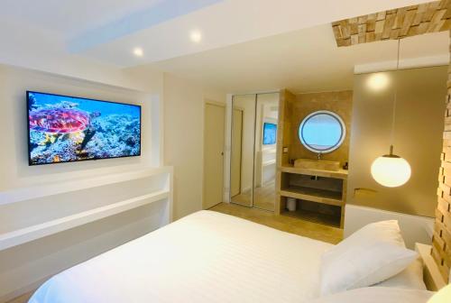 Tempat tidur dalam kamar di Feel@Home Nemausus « Le 21 »