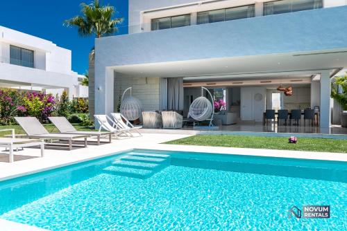 HIGH-END 4-BDRM Villa in Luxurious La Finca de Marbella ...