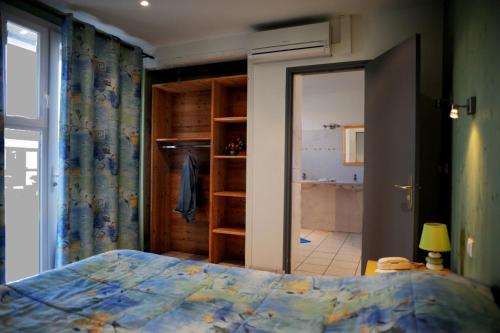 Katil atau katil-katil dalam bilik di La Farguaise