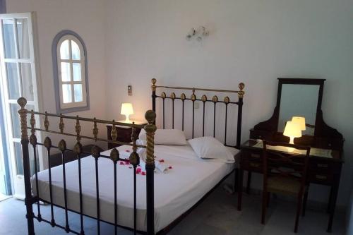 Posteľ alebo postele v izbe v ubytovaní NAXOS CASTLE HOUSE