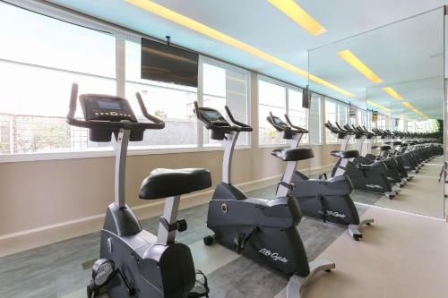 a row of exercise bikes in a gym at Vossa Bossa VN Turiassu in Sao Paulo