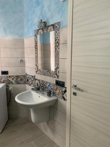 Kylpyhuone majoituspaikassa Appartamenti Siculiana