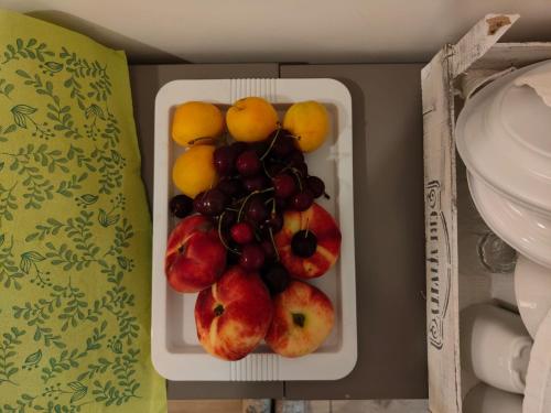 a tray of apples and other fruits in a refrigerator at Hercules House - Il riposo degli Eroi in Ercolano