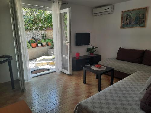 Apartment Ema