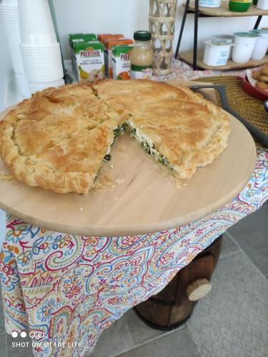 a pie sitting on top of a table at B&B Marsà in Marzamemi