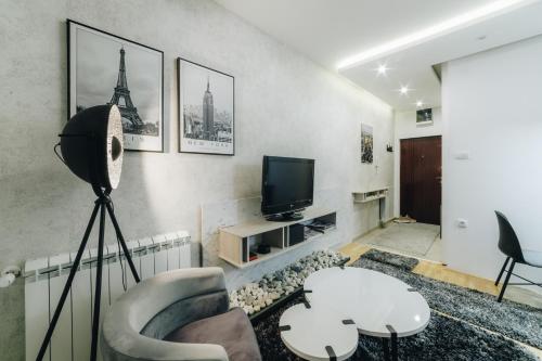 TV a/nebo společenská místnost v ubytování Urban Lux Apartmani