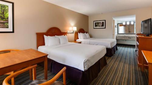 a hotel room with two beds and a desk at Best Western of Murphy in Murphy
