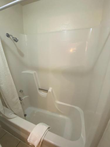 Un baño de Round-Up Motel