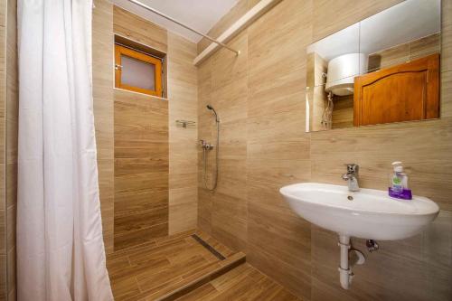 a bathroom with a sink and a shower at Apartments in Balatonmariafürdo - Balaton 19491 in Balatonmáriafürdő