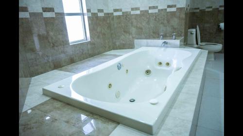 21 Suite with Jacuzzi a shared pool – Photos 5