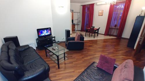 Two bedrooms. 25 V.Vasylkivska str. Centre of Kiev, Kiev, Ukraine