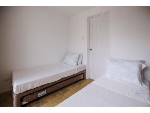 Postel nebo postele na pokoji v ubytování OYO 789 Abn Residences