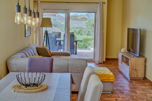 Anovi Holiday Homes by Litto - 5 Min Walk to Beach