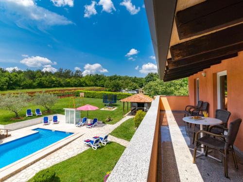 Hồ bơi trong/gần Holiday Home Nevenka by Interhome