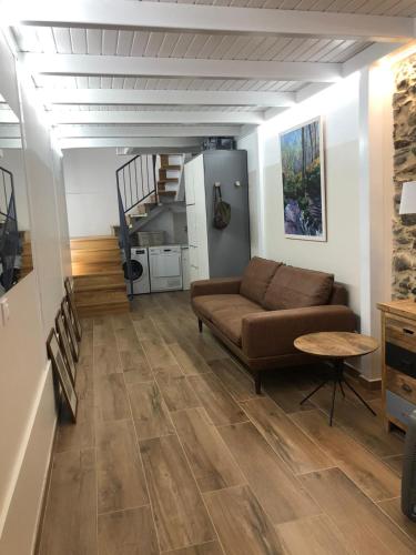 a living room with a couch and a table at Apartamento completamente equipado en Pontedeume. in Puentedeume
