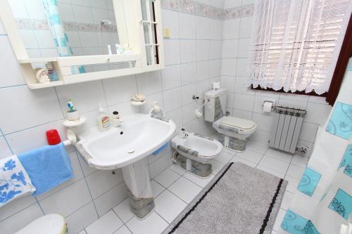 Bilik mandi di Rooms and Apartment Sanja
