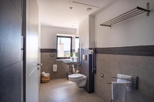 a bathroom with a toilet and a sink at Mater Ariany in Ariany