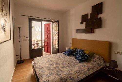 En eller flere senger på et rom på Tropical Nights 2 Apartamento cerca de la playa