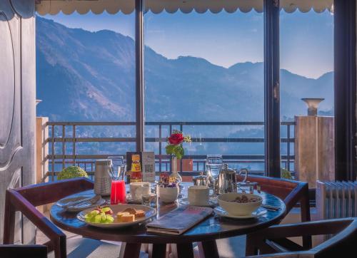 En generel udsigt til bjerge eller udsigt til bjerge taget fra lejlighedshotellet